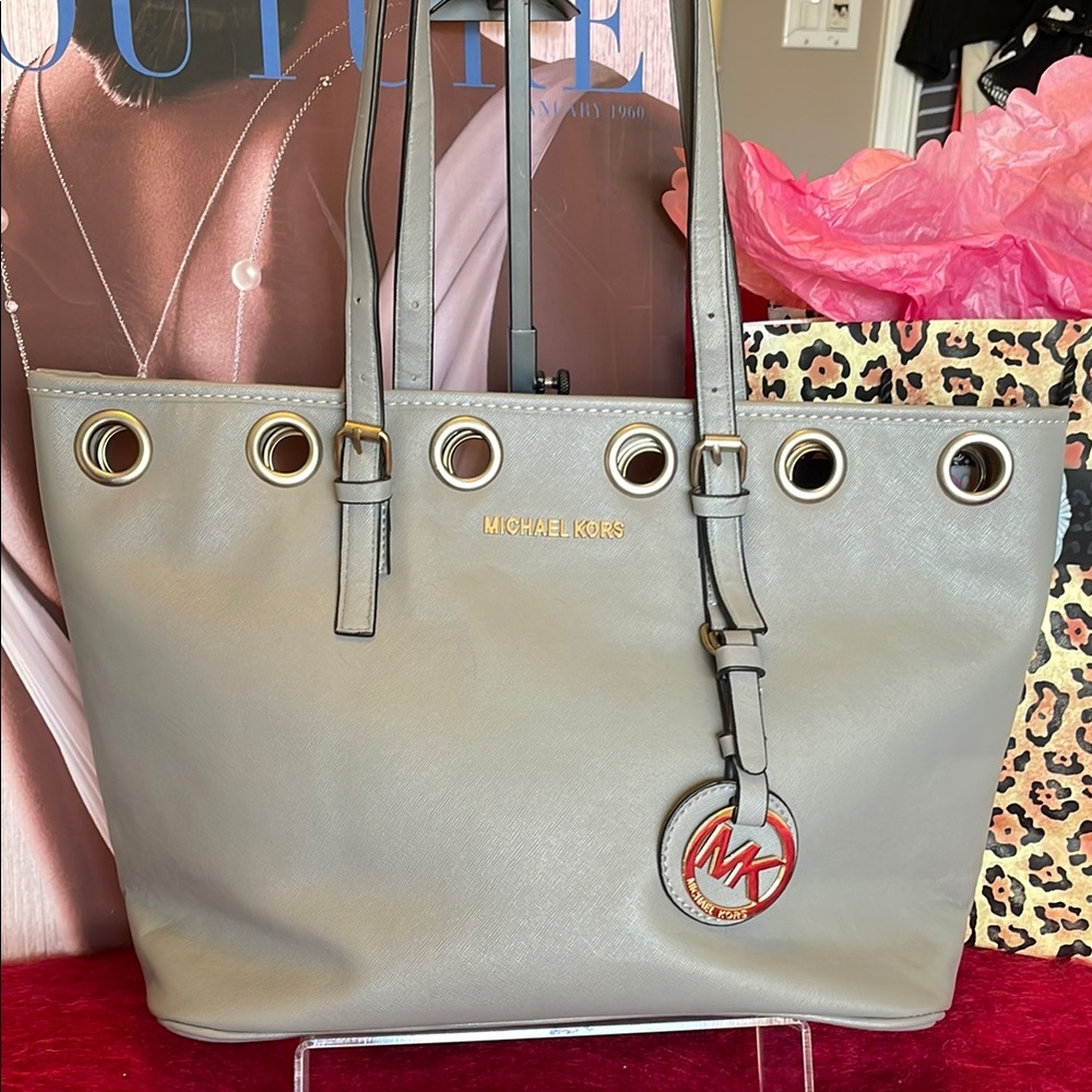 MICHAEL KORS LARGE GRAY TEXTURED LEATHER SHOULDER BAG W/ GROMMETS SILVER…